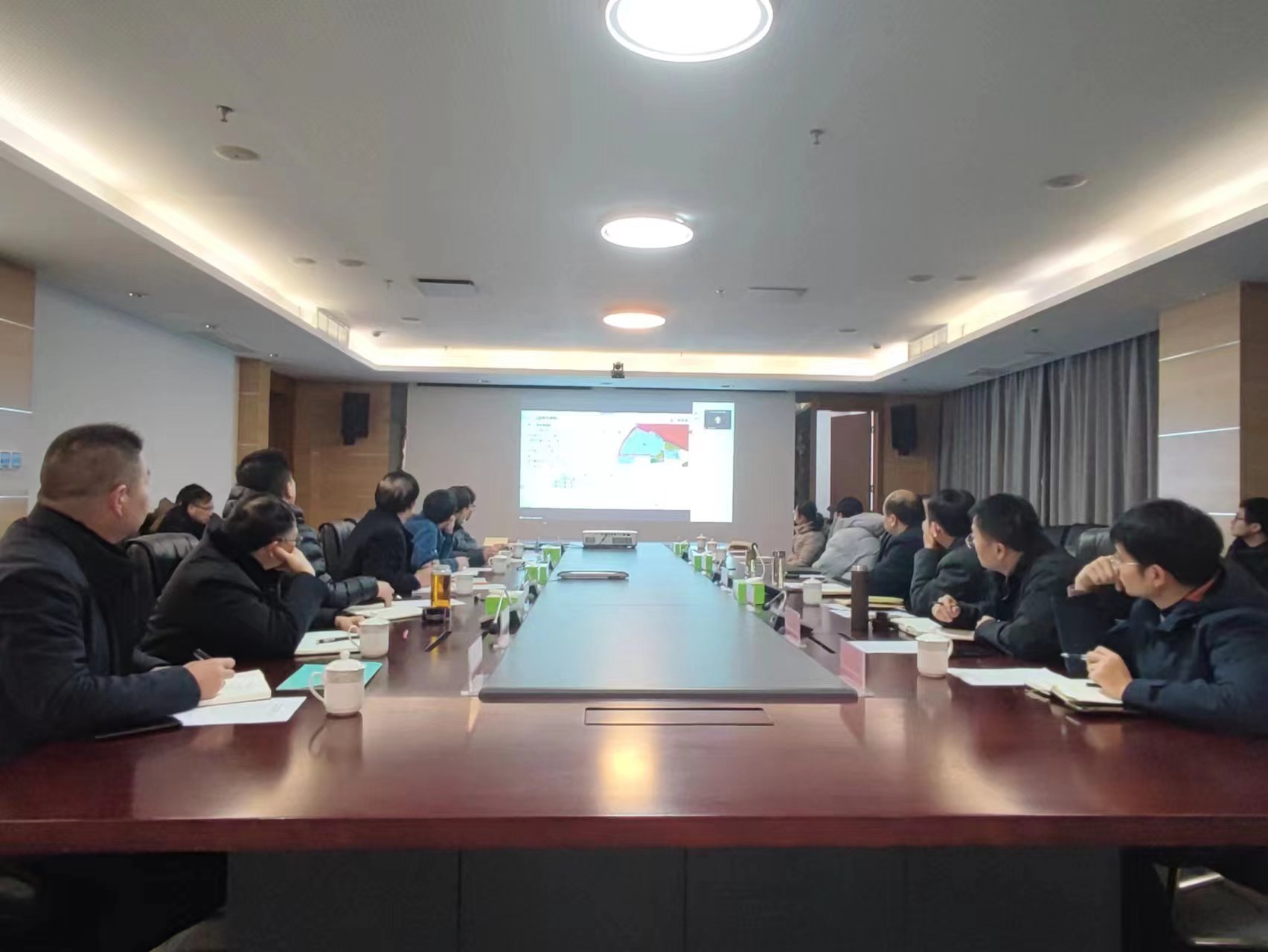 集團(tuán)召開黃海新區(qū)濱海片區(qū)供熱管道、公共2.jpg