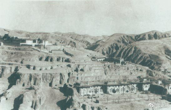 1947年12月25日至28日，中共中央在陜北米脂楊家溝召開擴(kuò)大會(huì)議（十二月會(huì)議）。圖為會(huì)議會(huì)址。